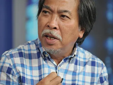 TRONG TIẾNG VỌNG NHỮNG MÙA SEN ĐÃ CHẾT