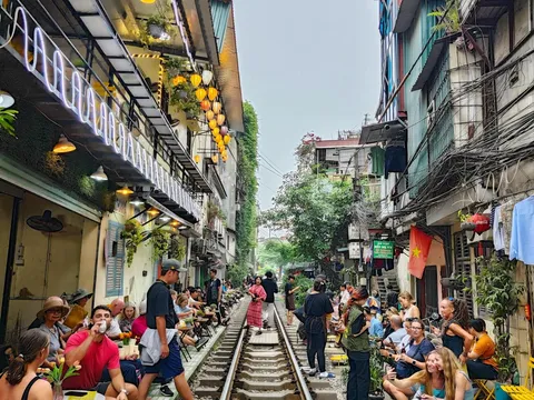 CÀ PHÊ ĐƯỜNG TÀU: TỪ CẤM ĐOÁN ĐẾN MỞ RA HƯỚNG ĐI MỚI