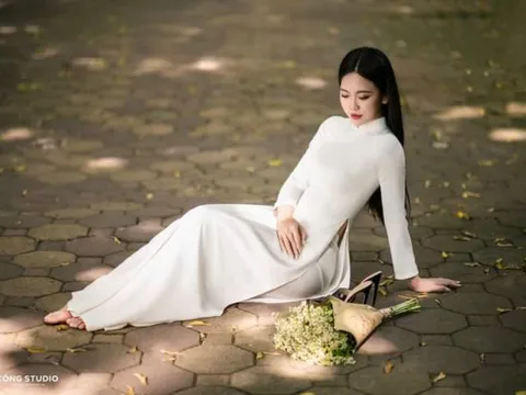 THÁNG TÁM VỀ TRONG TÔI