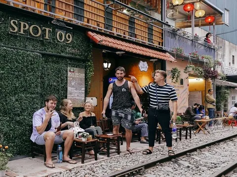 LẠI BÀN VỀ “CÀ PHÊ ĐƯỜNG TÀU”