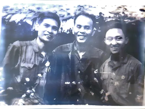 KỶ NIỆM VỚI NHÀ BÁO VŨ ĐẢO Ở CHIẾN TRƯỜNG KHU V